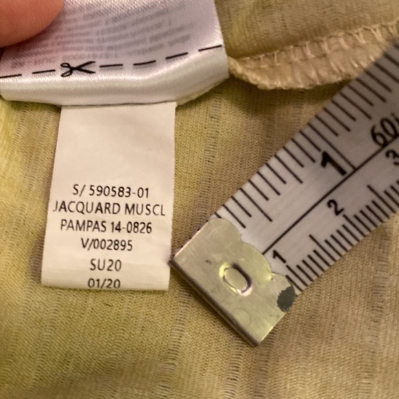 EUC GapFit Tall Breathe Muscle Tank - Picture 6 of 7